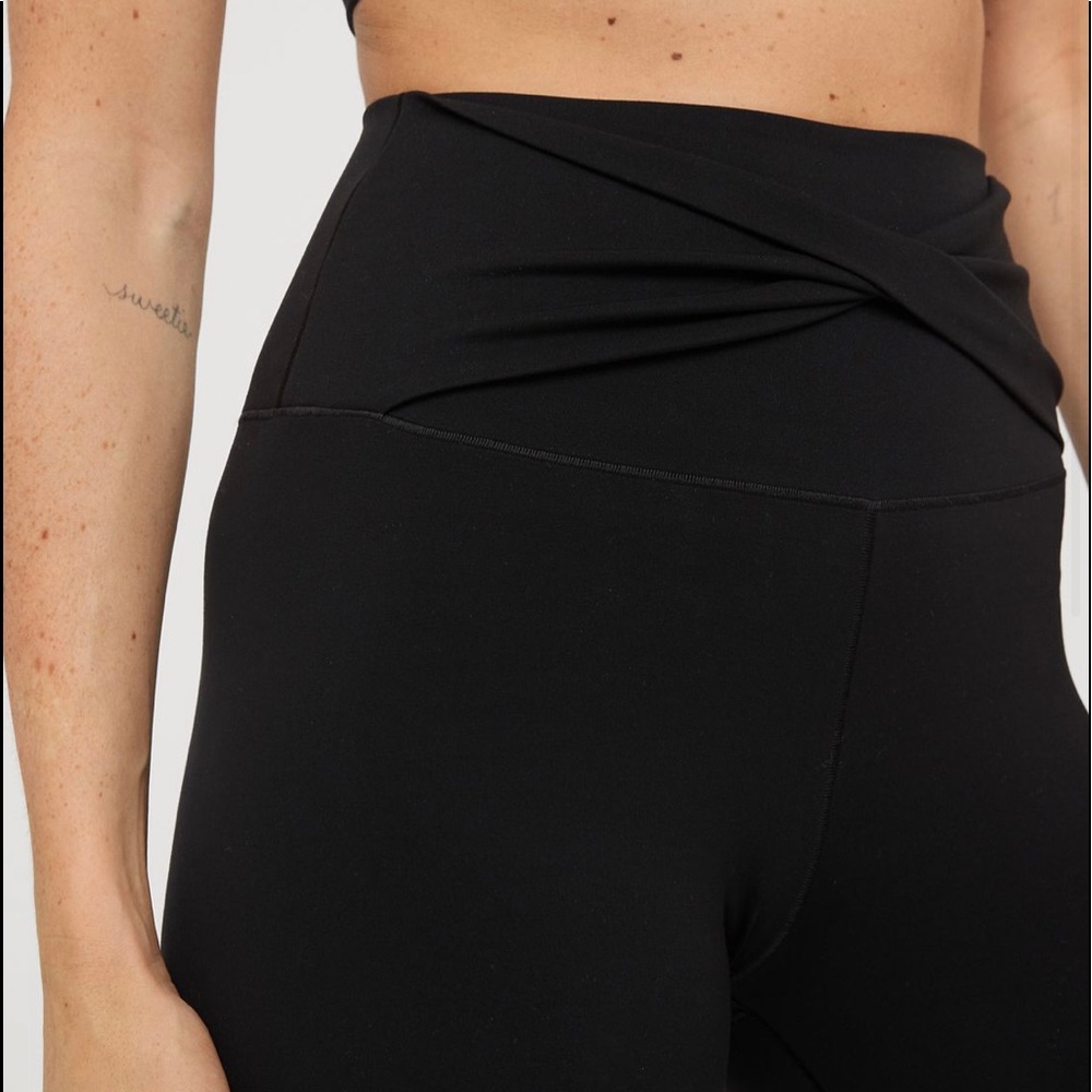 Offline Real Me High Waisted Twist Legging